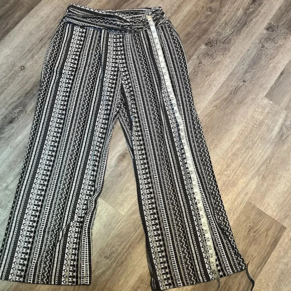 Robert Louis wide leg st pants black white pattern with belt - Picture 3 of 7